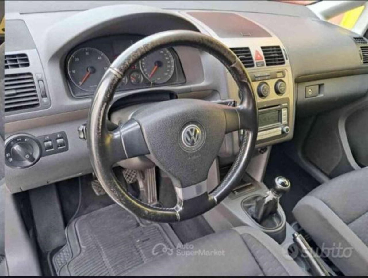 Volkswagen Touran 16V TDI Highline (10)