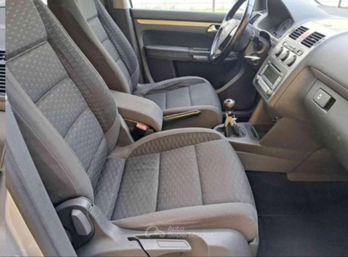 Volkswagen Touran 16V TDI Highline (11)
