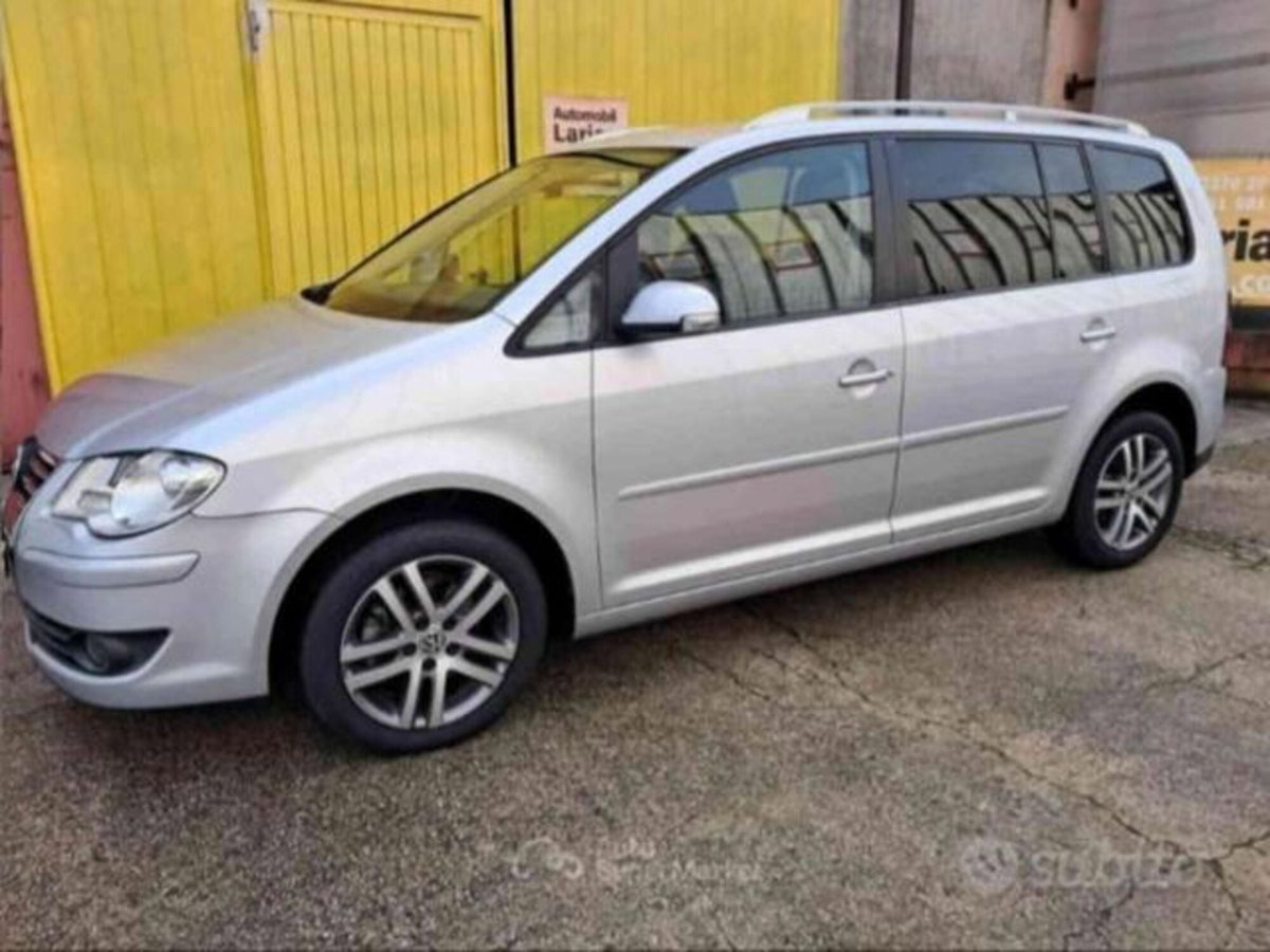 Volkswagen Touran 16V TDI Highline (2)