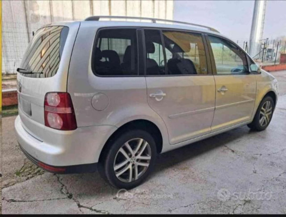 Volkswagen Touran 16V TDI Highline (6)