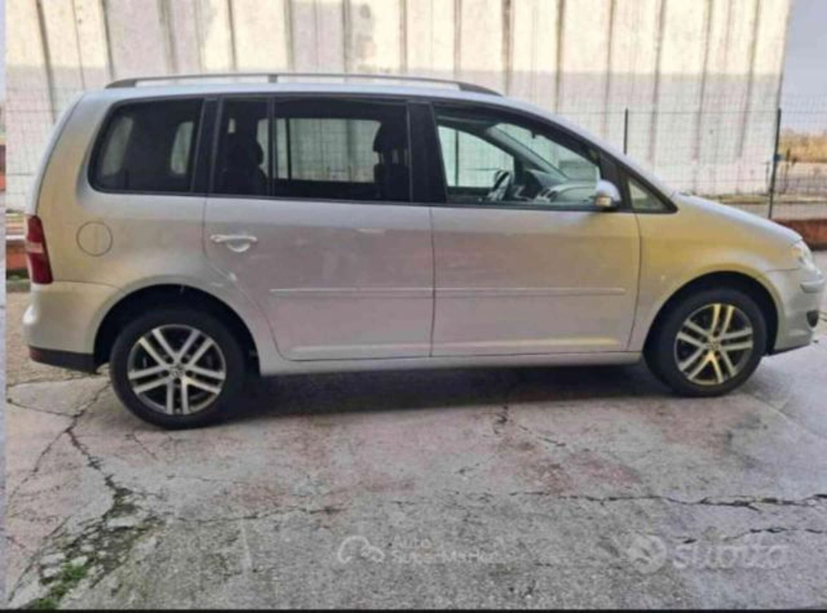 Volkswagen Touran 16V TDI Highline (8)