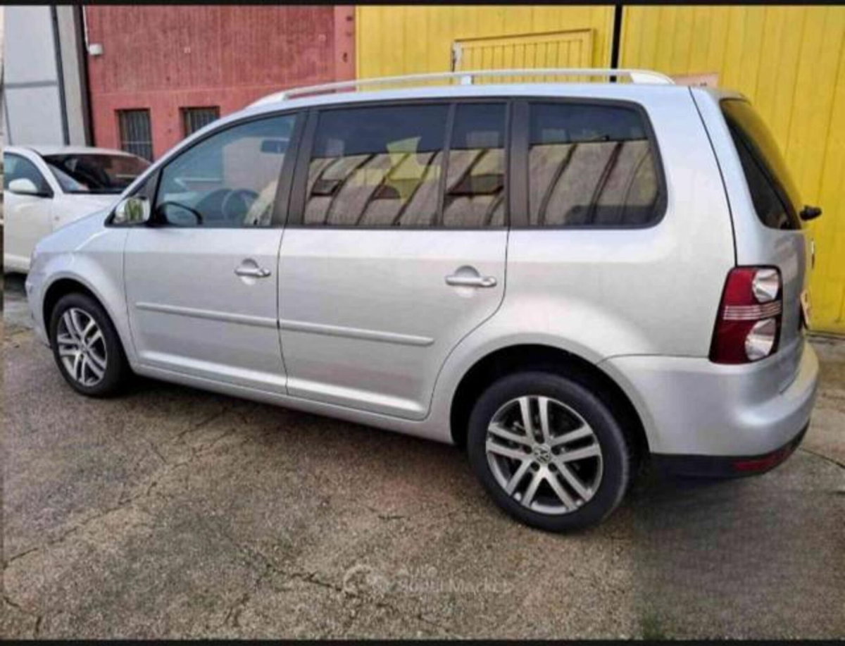 Volkswagen Touran 16V TDI Highline (9)