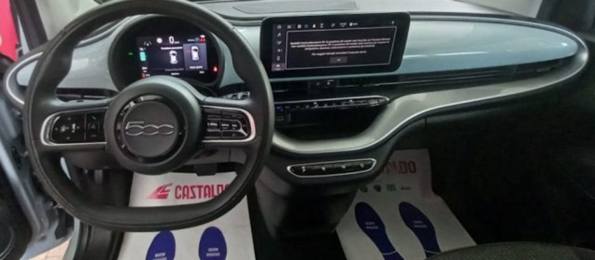 Fiat 500e Icon Berlina 42 kWh (10)