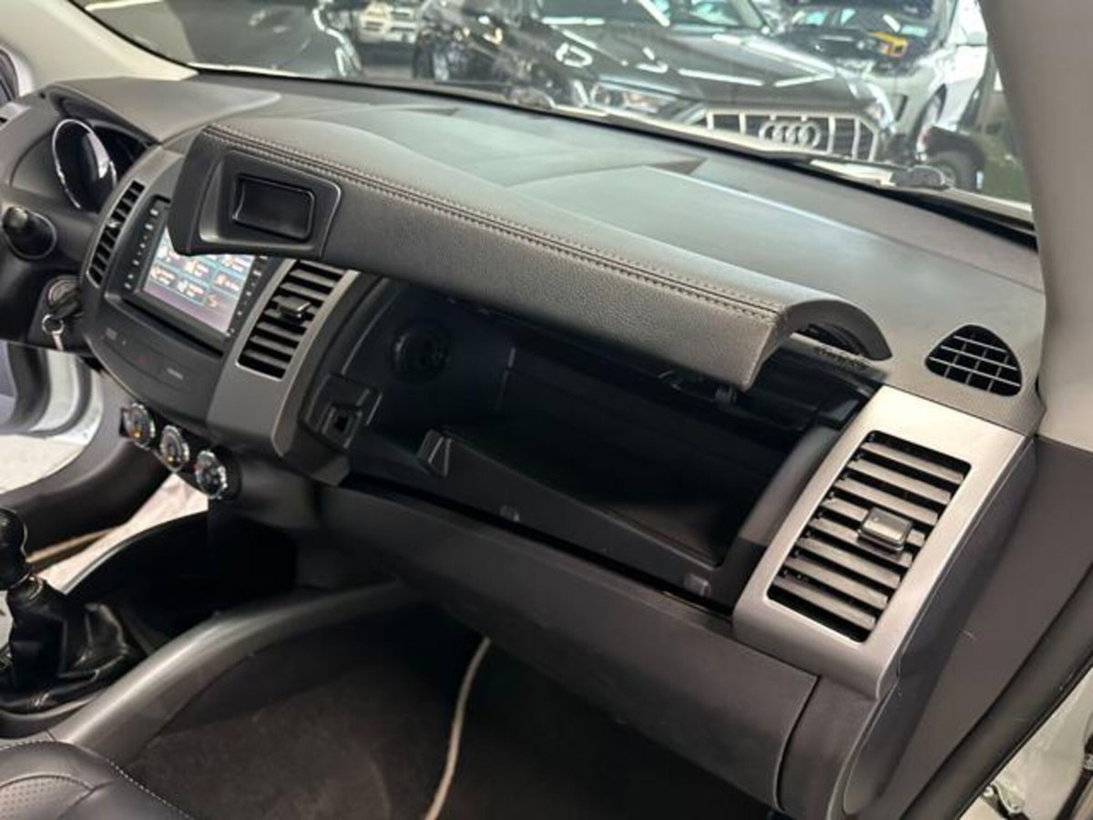 Peugeot 4007 HDi 156CV Féline (20)