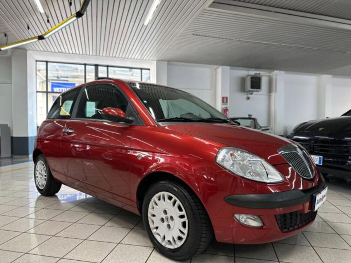 Lancia Ypsilon 1.4 16V Oro