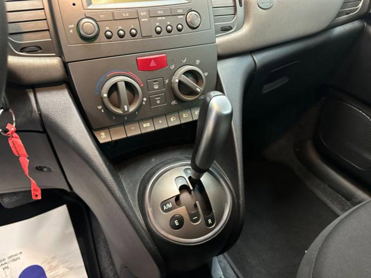 Lancia Ypsilon 1.4 16V Oro (12)