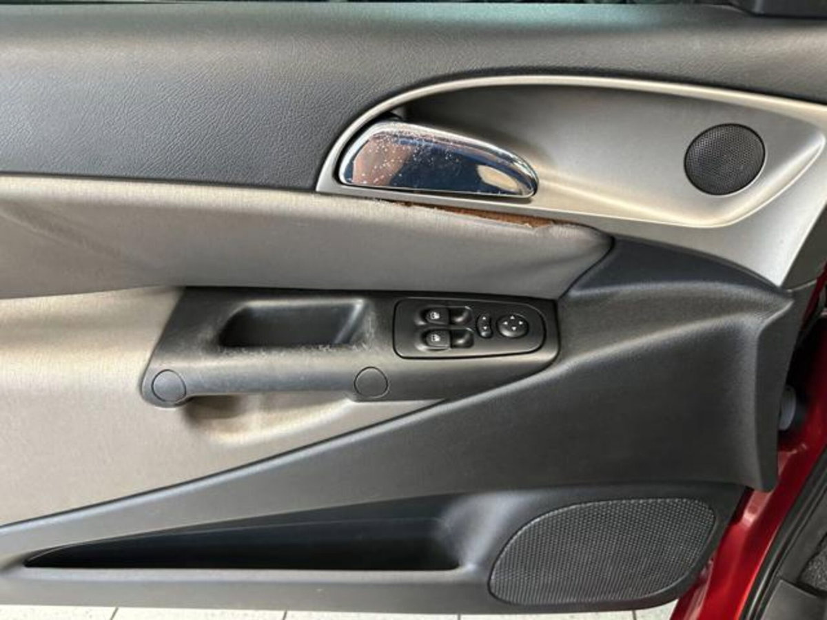 Lancia Ypsilon 1.4 16V Oro (16)