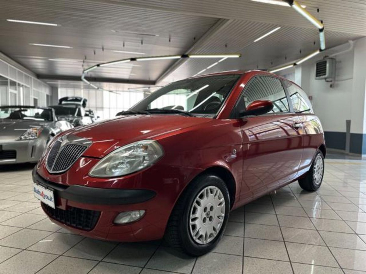Lancia Ypsilon 1.4 16V Oro (2)