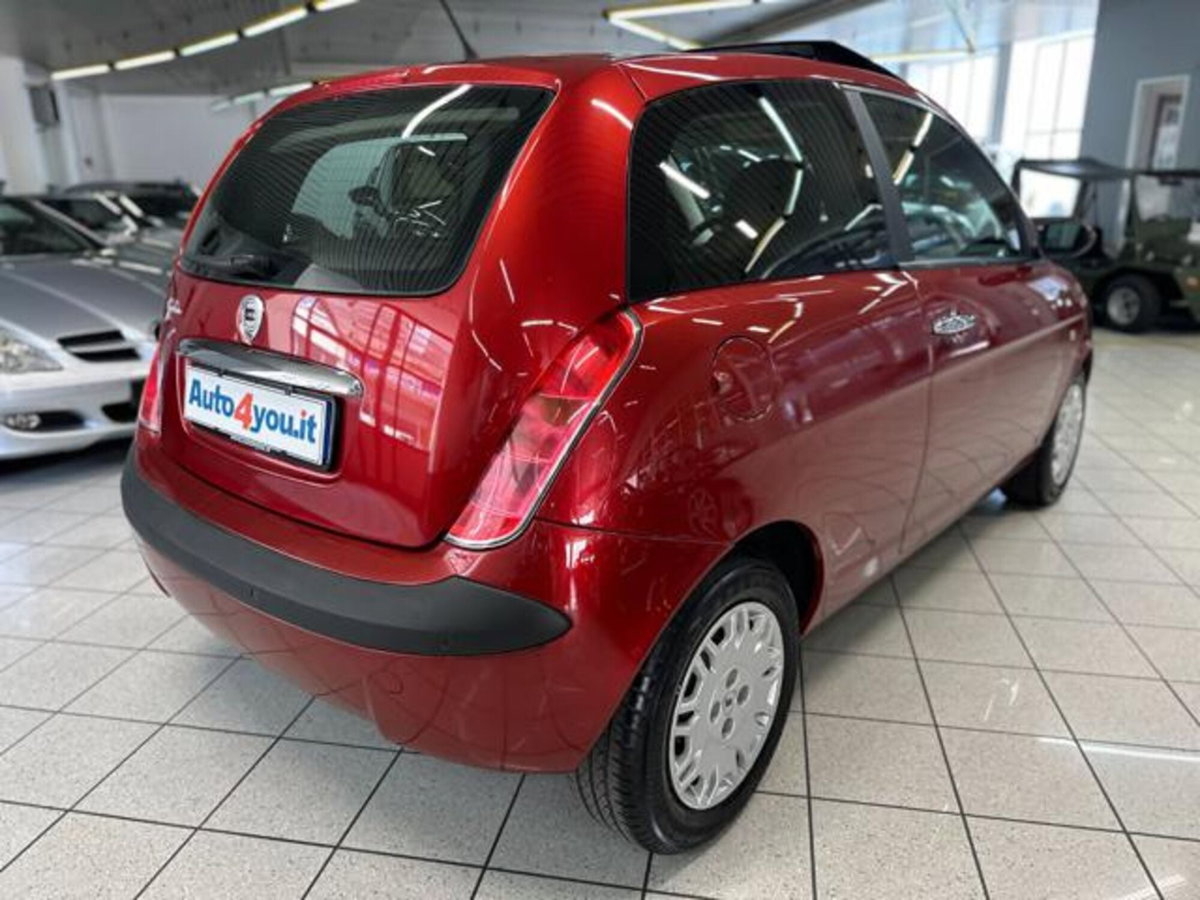 Lancia Ypsilon 1.4 16V Oro (3)