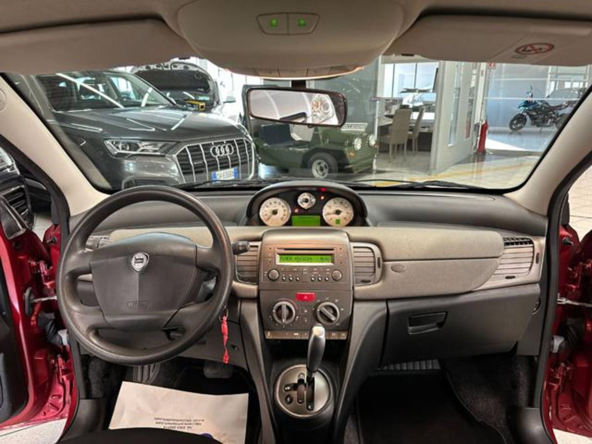 Lancia Ypsilon 1.4 16V Oro (8)