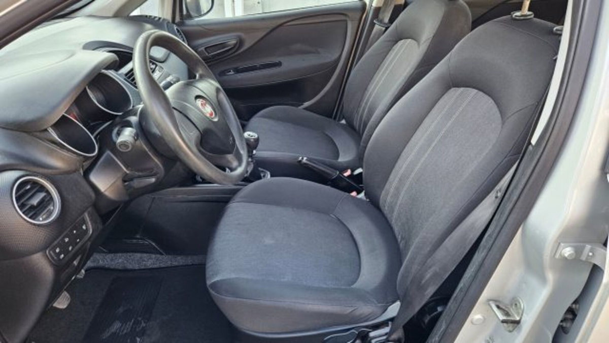 Fiat Punto 1.2 8V 5 porte Street (8)