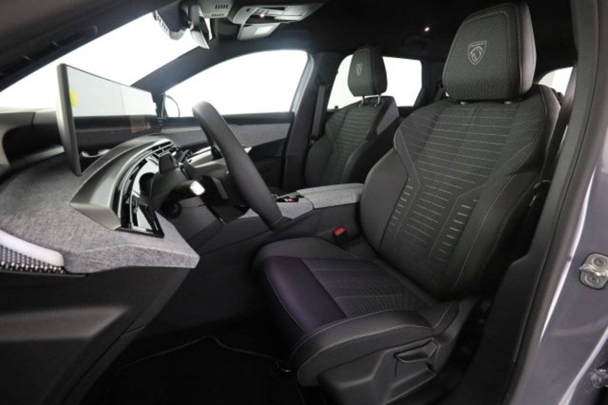 Peugeot 5008 1.2 hybrid GT 145cv 5p.ti e-dcs6 (2)