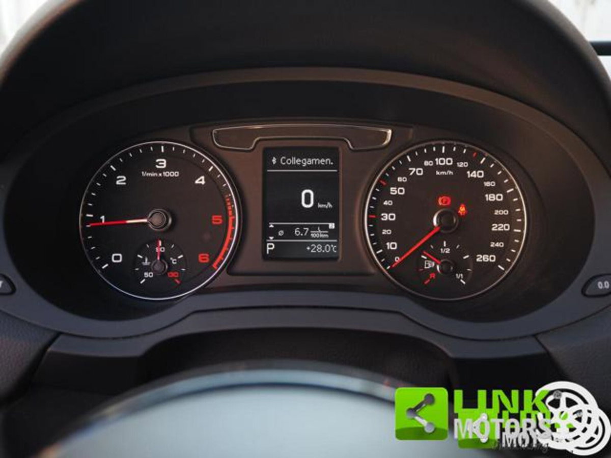 Audi Q3 2.0 TDI 120 CV S tronic Sport (11)