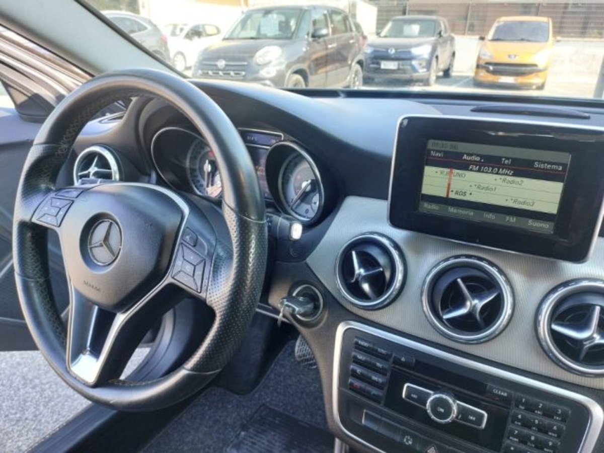 Mercedes-Benz GLA SUV 200 d Automatic Sport (18)