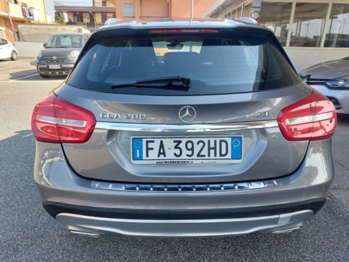Mercedes-Benz GLA SUV 200 d Automatic Sport (4)