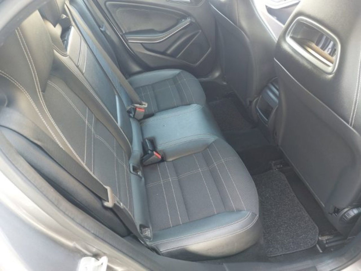 Mercedes-Benz GLA SUV 200 d Automatic Sport (7)