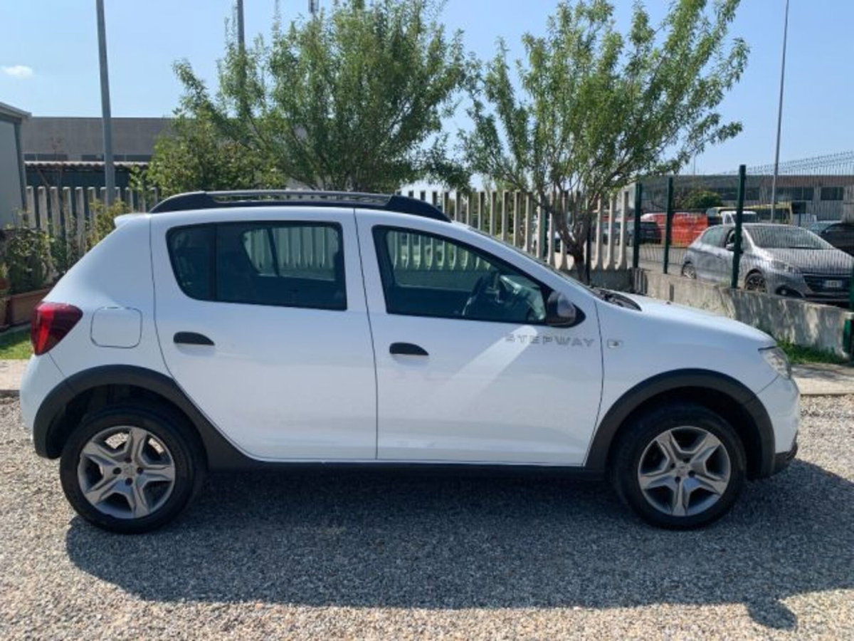 Dacia Sandero 0.9 TCe 12V TurboGPL 90CV Start&Stop Lauréate (6)