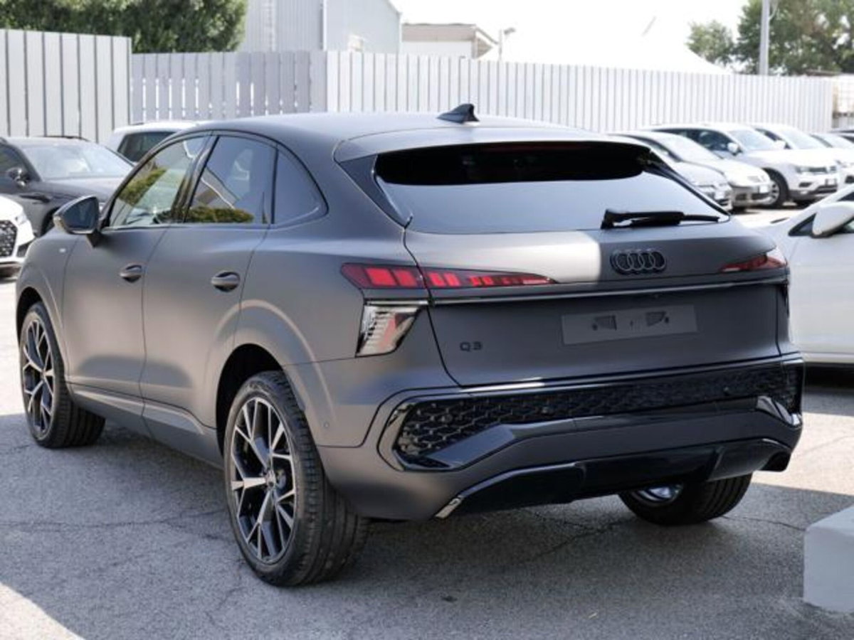 Audi Q3 Sportback 2.0 tdi S line edition 150cv s-tronic (3)