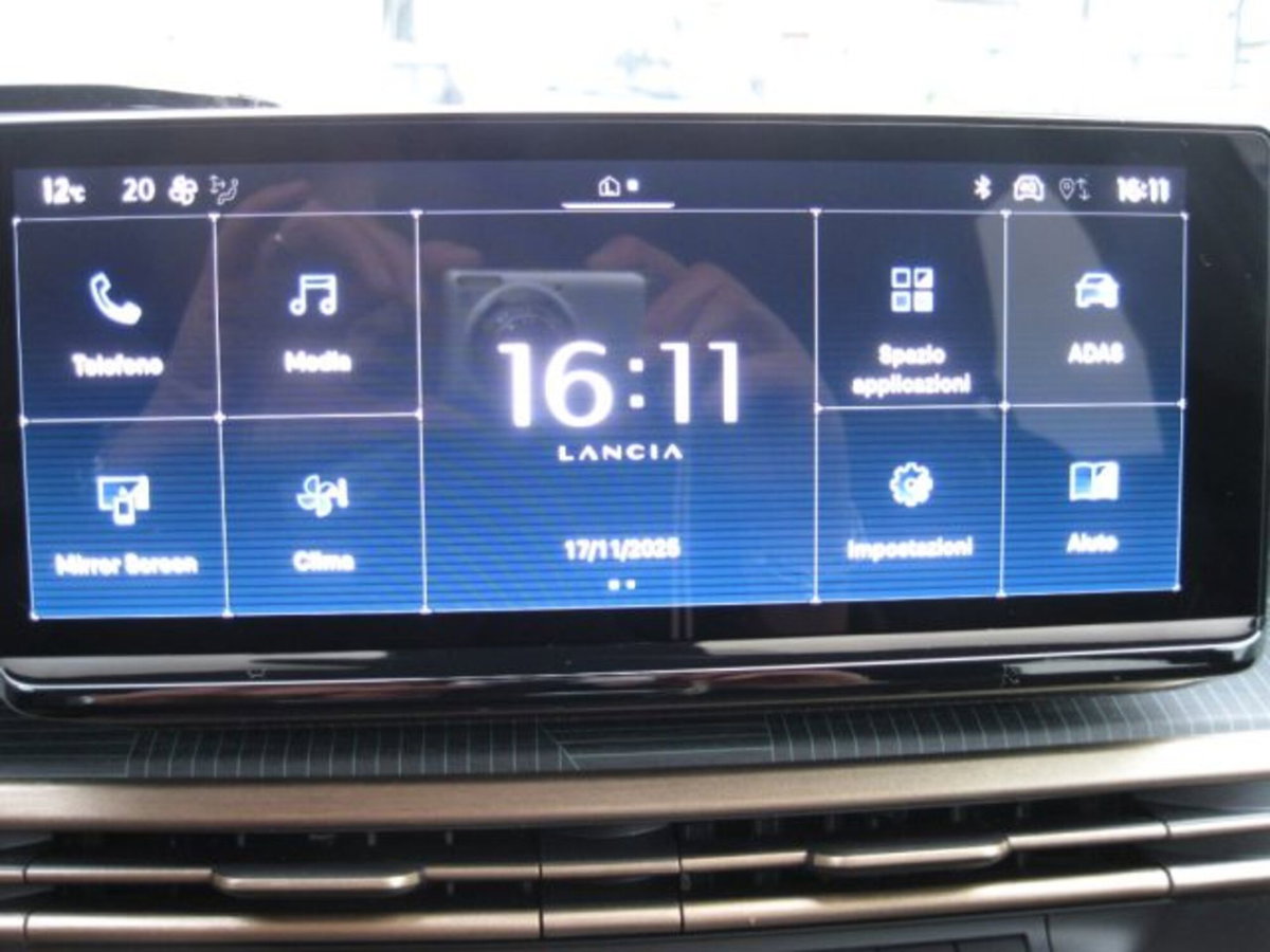 Lancia Ypsilon 1.2 mhev Edizione Limitata Cassina e-dct (17)