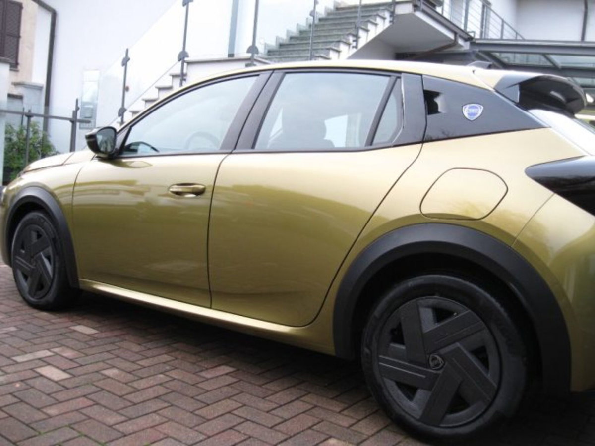 Lancia Ypsilon 1.2 mhev Edizione Limitata Cassina e-dct (4)