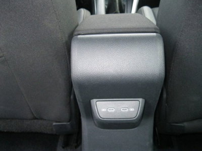 Volkswagen Taigo 1.0 tsi Life 115cv (11)