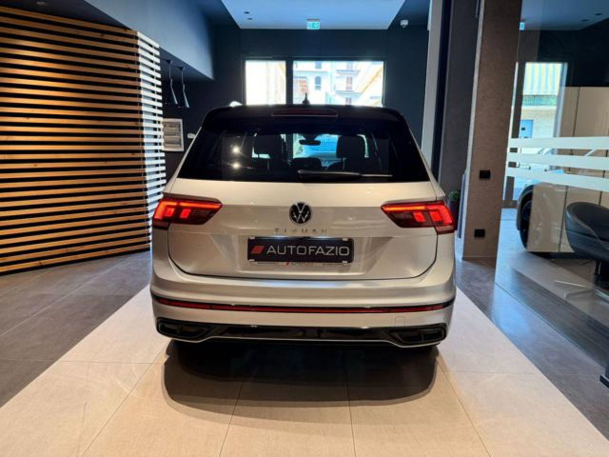 Volkswagen Tiguan 2.0 TDI 150 CV SCR DSG 4MOTION R-Line (10)
