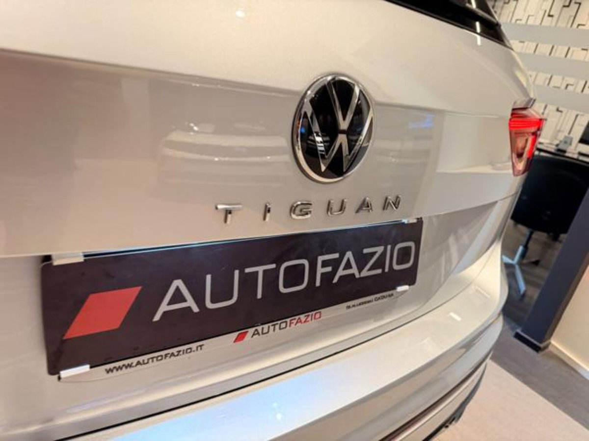 Volkswagen Tiguan 2.0 TDI 150 CV SCR DSG 4MOTION R-Line (11)