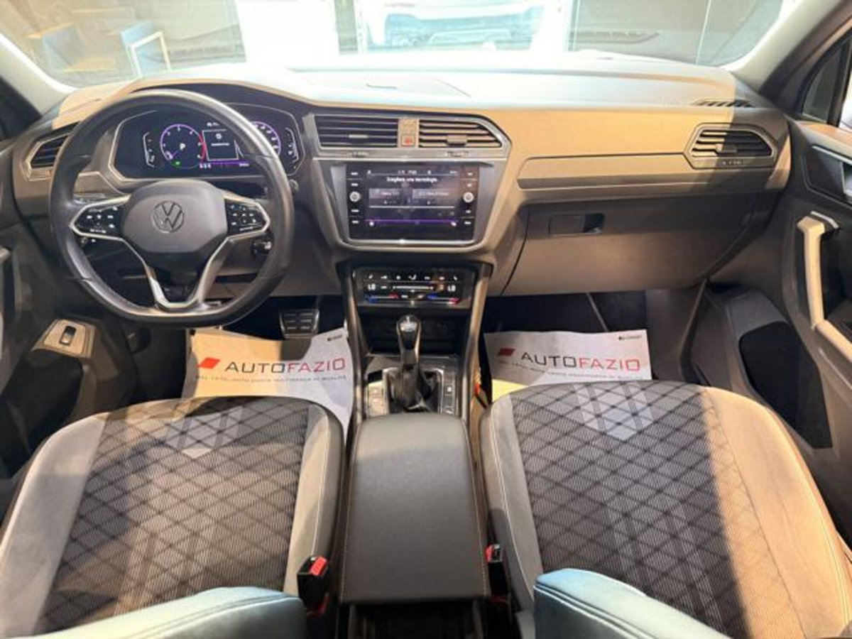 Volkswagen Tiguan 2.0 TDI 150 CV SCR DSG 4MOTION R-Line (13)