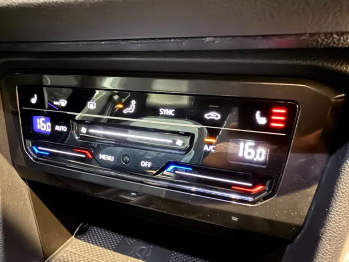 Volkswagen Tiguan 2.0 TDI 150 CV SCR DSG 4MOTION R-Line (9)