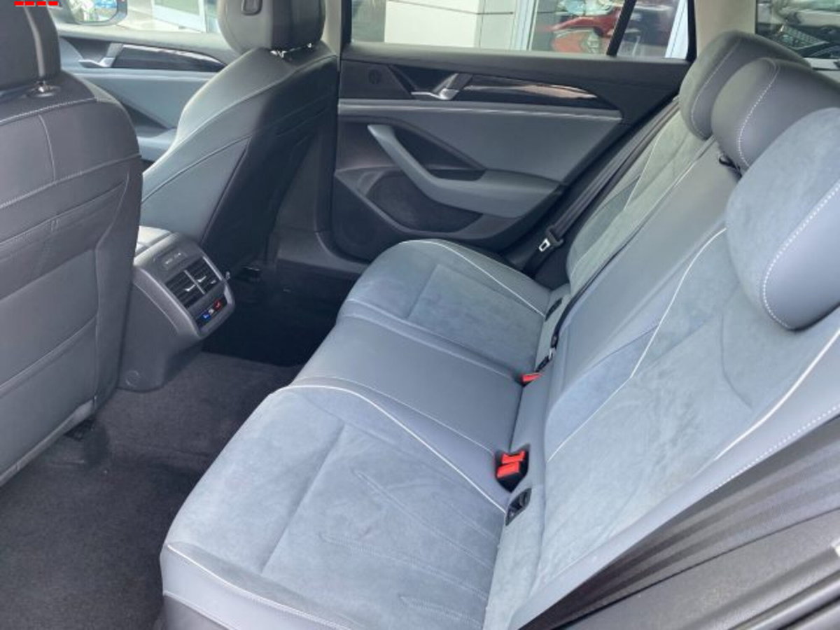 Volkswagen Passat Variant 2.0 TDI SCR EVO DSG Business (7)