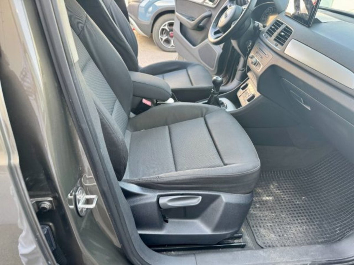 Audi Q3 2.0 TDI 120 CV Business (11)