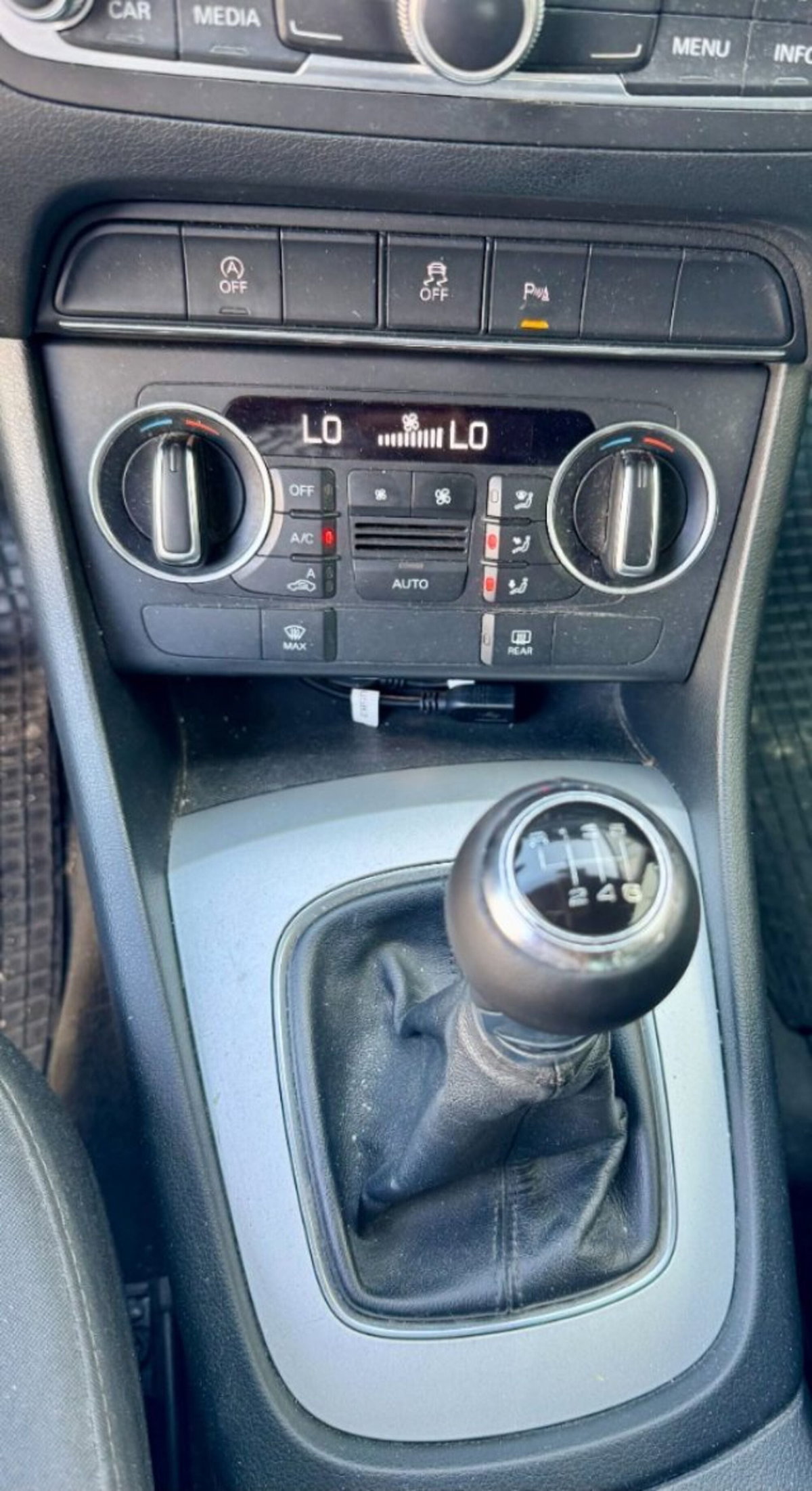 Audi Q3 2.0 TDI 120 CV Business (20)