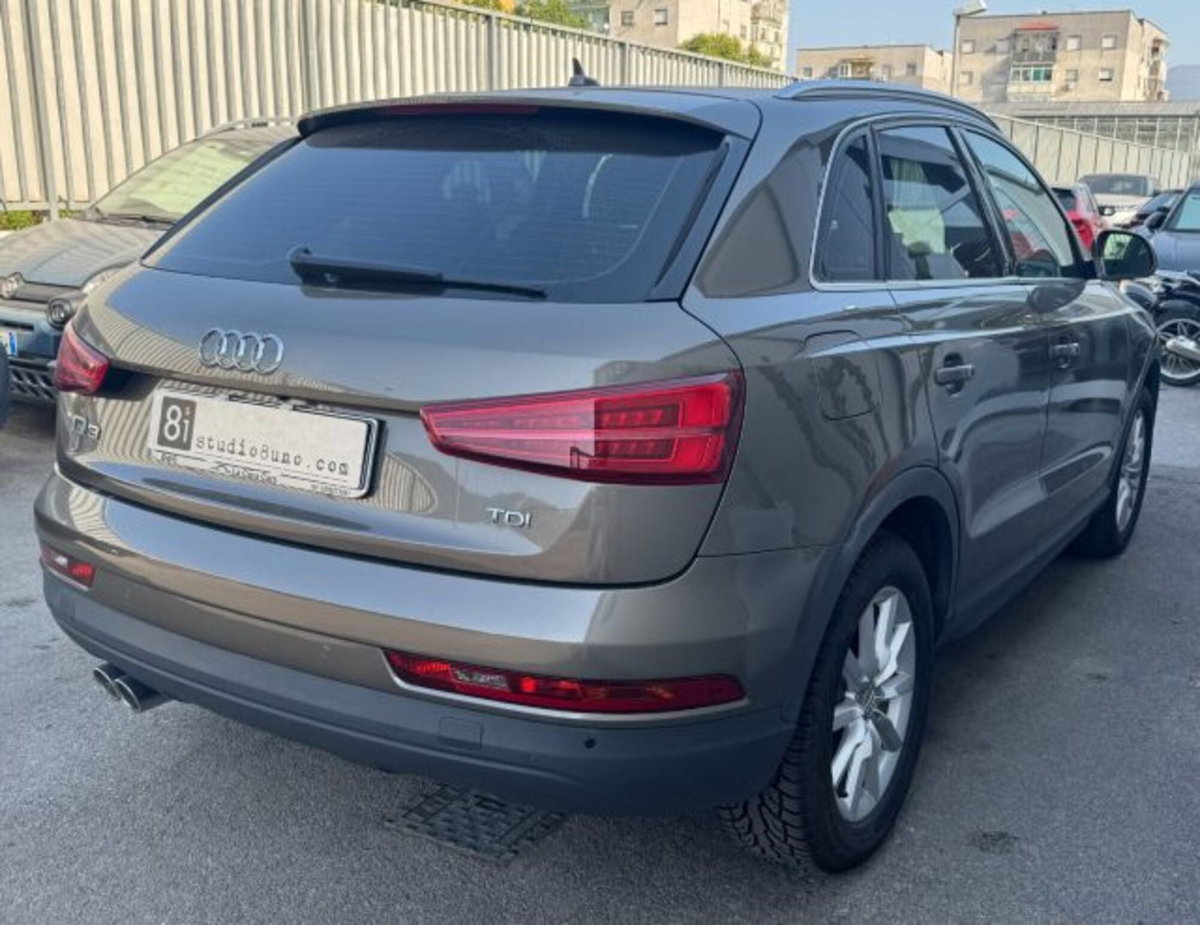 Audi Q3 2.0 TDI 120 CV Business (4)
