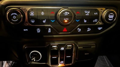 Jeep Wrangler Unlimited 2.2 Mjt II Sahara (12)