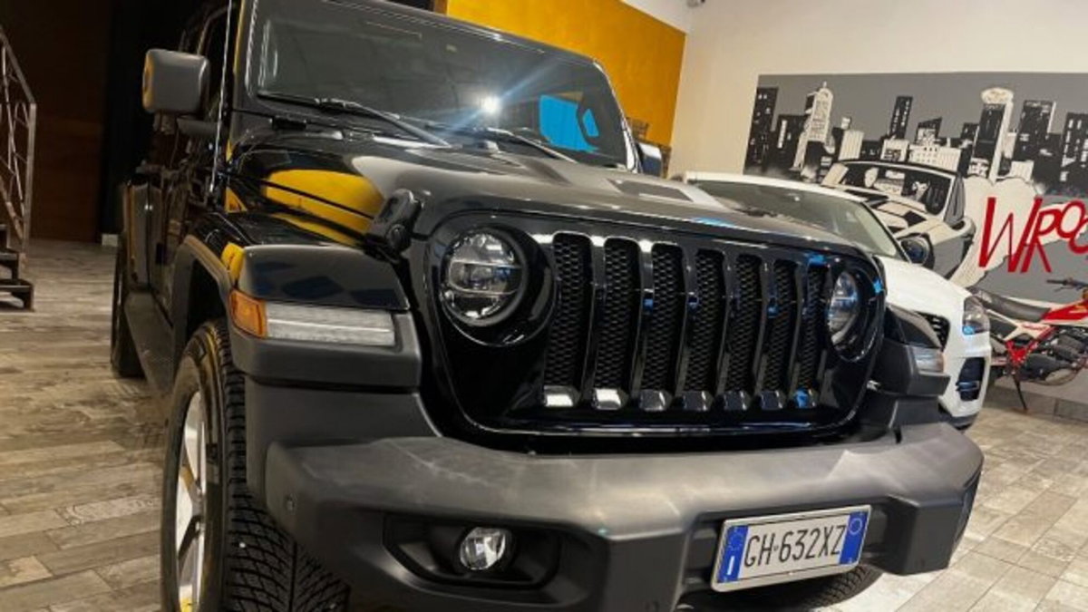 Jeep Wrangler Unlimited 2.2 Mjt II Sahara (2)