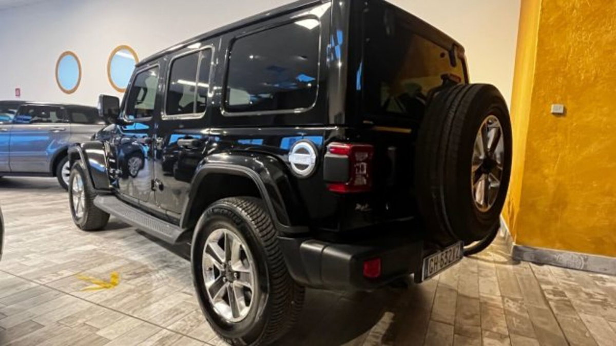 Jeep Wrangler Unlimited 2.2 Mjt II Sahara (5)