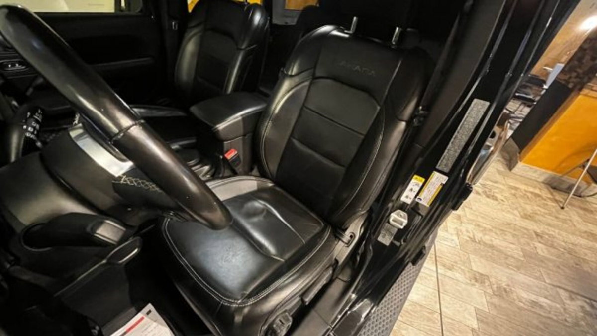 Jeep Wrangler Unlimited 2.2 Mjt II Sahara (9)