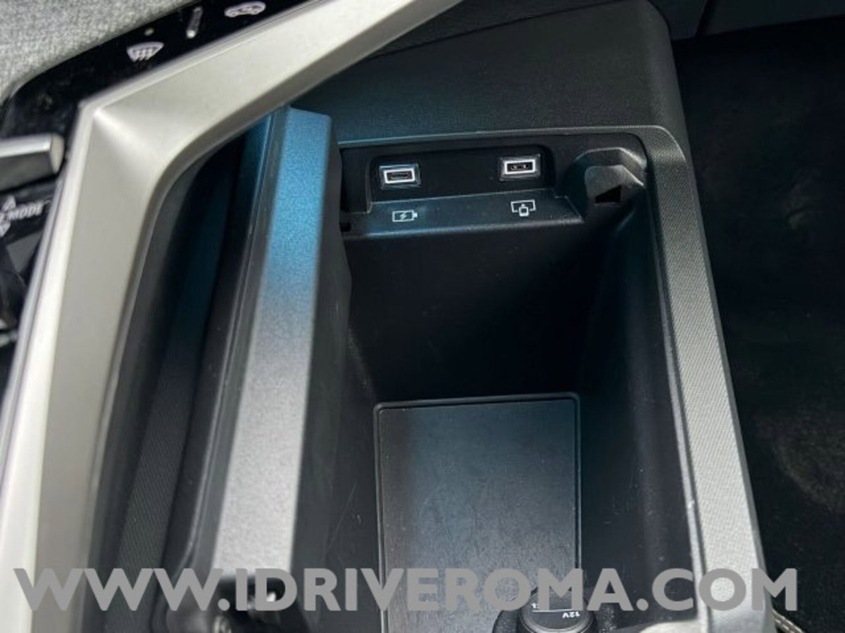 Peugeot 3008 1.2 hybrid GT Exclusive 145cv e-dcs6 (13)