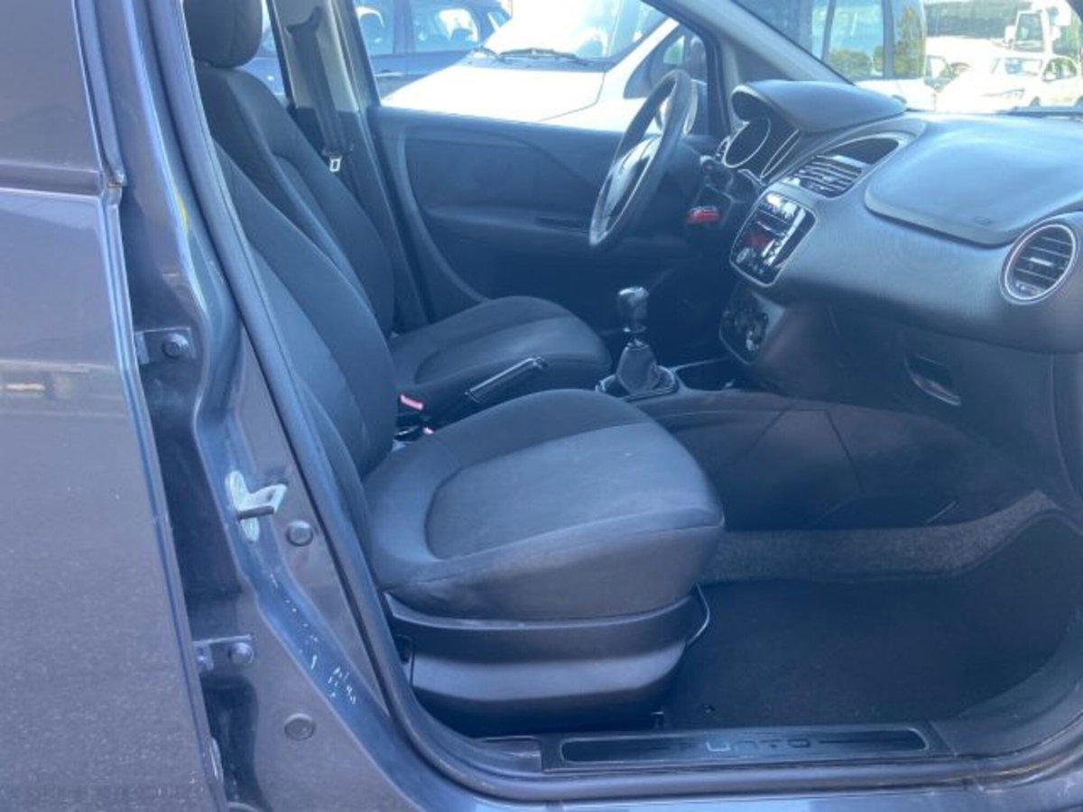 Fiat Punto 1.2 8V 5 porte Street (14)