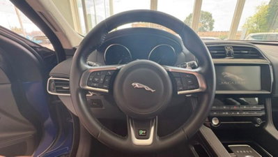 Jaguar F-Pace 2.0 D 180 CV Pure (11)