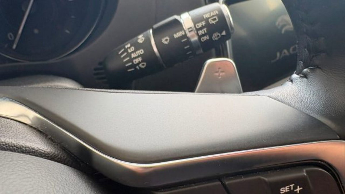 Jaguar F-Pace 2.0 D 180 CV Pure (13)