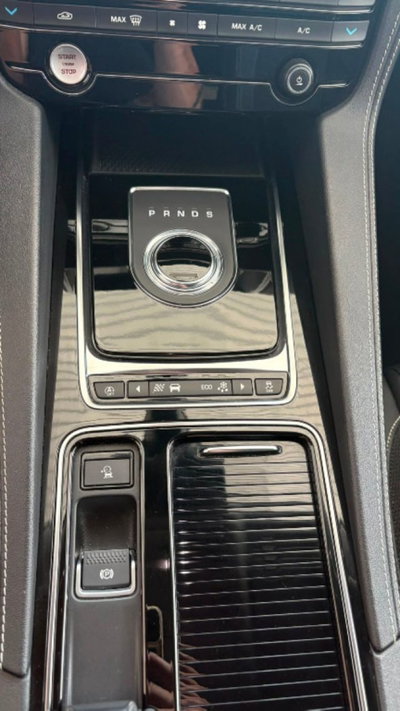 Jaguar F-Pace 2.0 D 180 CV Pure (15)