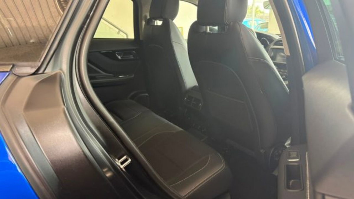 Jaguar F-Pace 2.0 D 180 CV Pure (19)