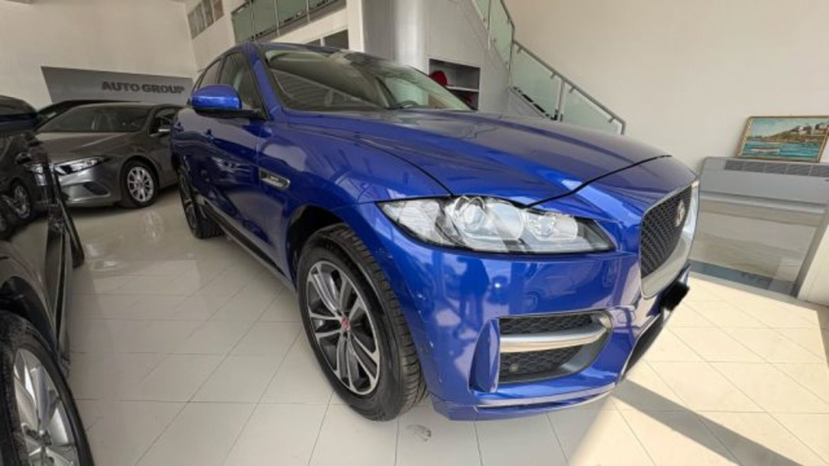 Jaguar F-Pace 2.0 D 180 CV Pure (2)
