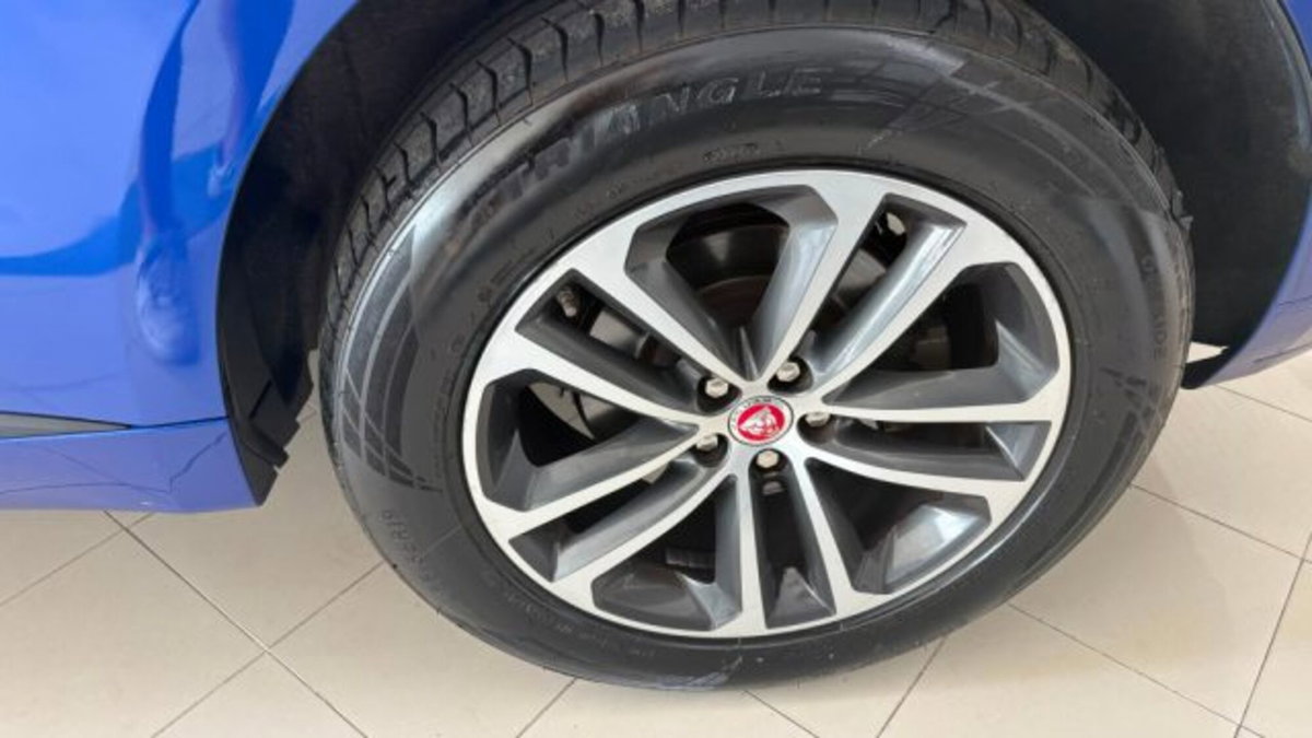 Jaguar F-Pace 2.0 D 180 CV Pure (6)