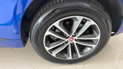 Jaguar F-Pace 2.0 D 180 CV Pure (6)