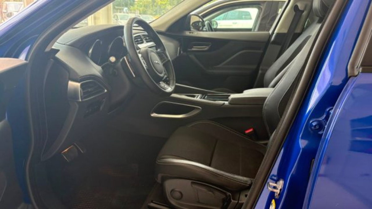 Jaguar F-Pace 2.0 D 180 CV Pure (7)