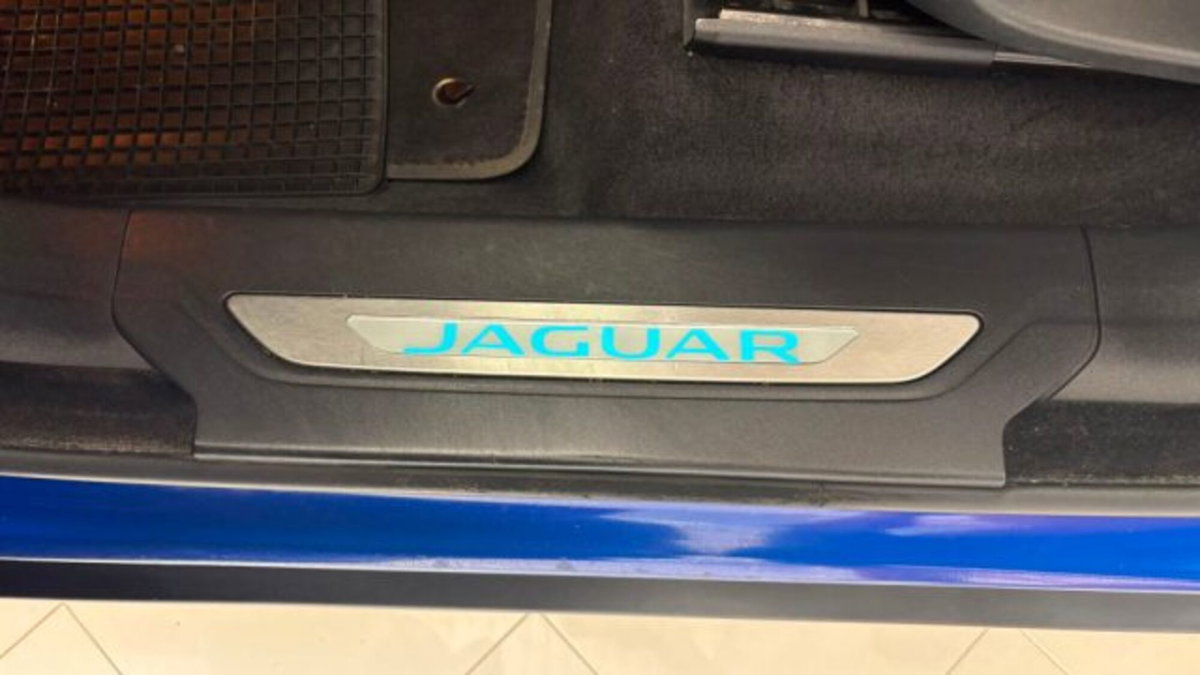 Jaguar F-Pace 2.0 D 180 CV Pure (8)
