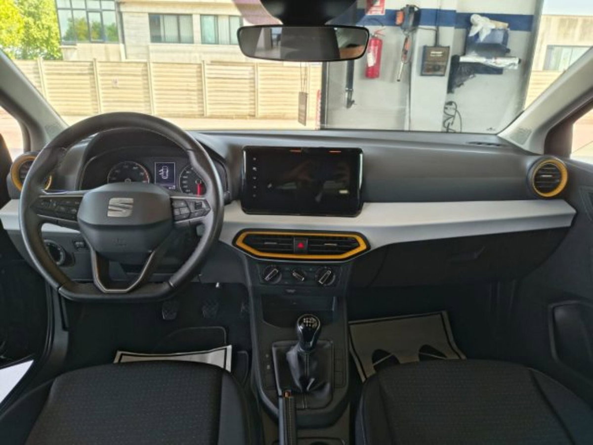 SEAT Ibiza 1.0 TGI 5 porte Business (9)