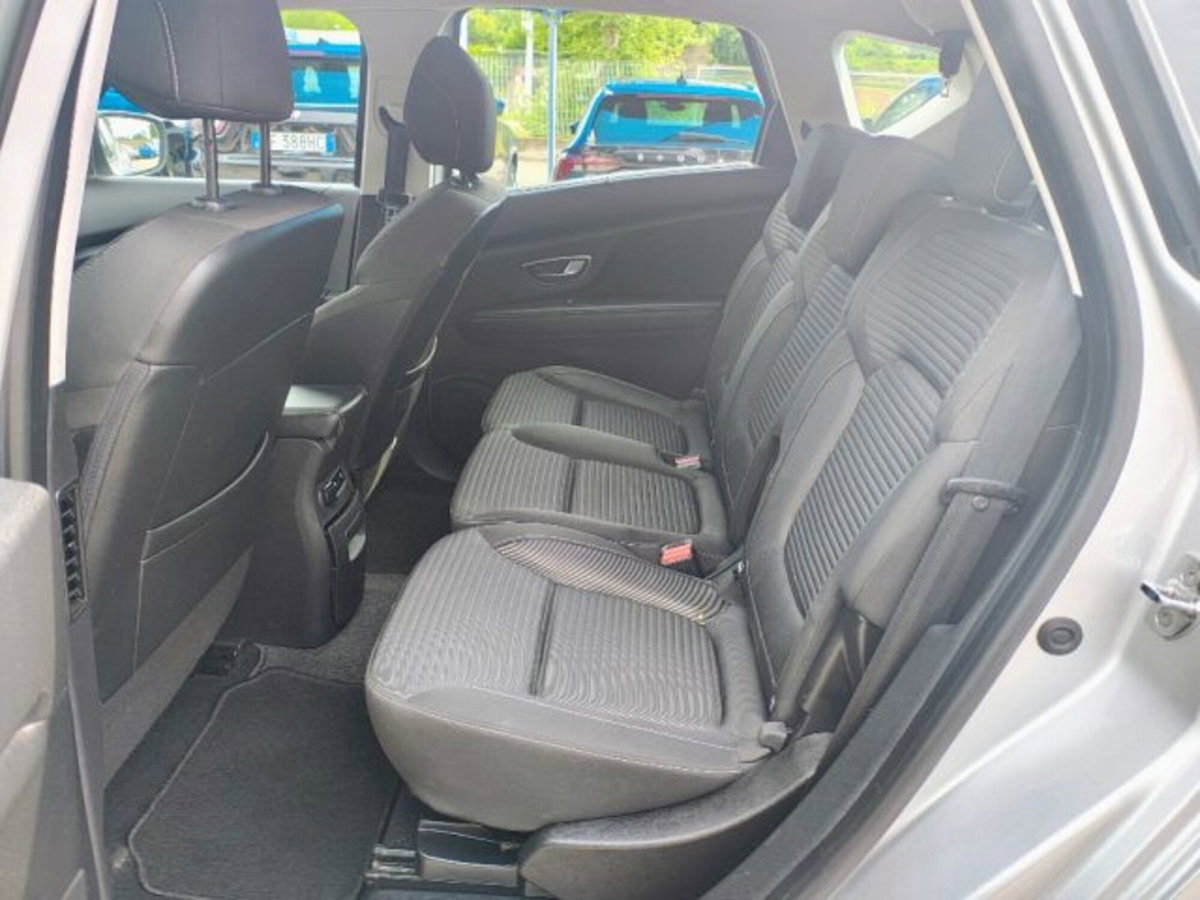 Renault Scenic E-Tech Electric 1.9 dCi Luxe Dynamique (11)